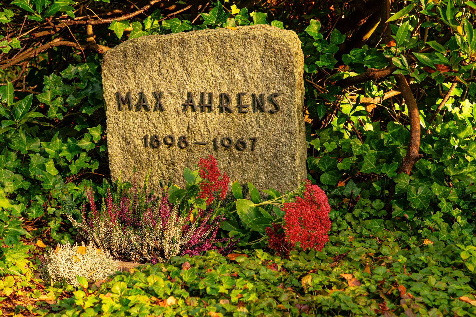 Grabstätte Max Ahrens